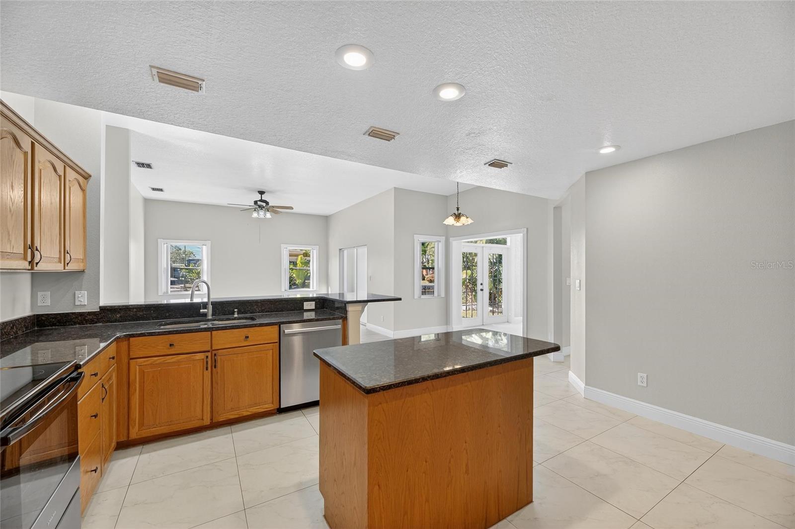 LAKE SHORE ESTATES 1ST ADD - Residential Lease