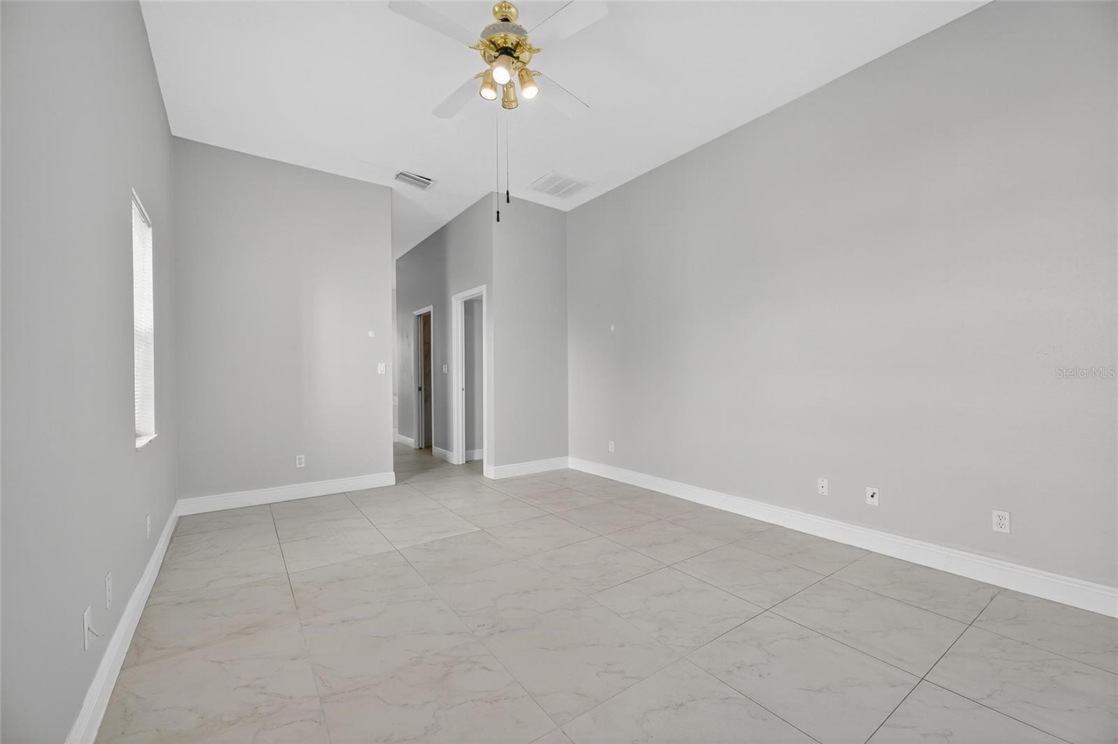 LAKE SHORE ESTATES 1ST ADD - Residential Lease