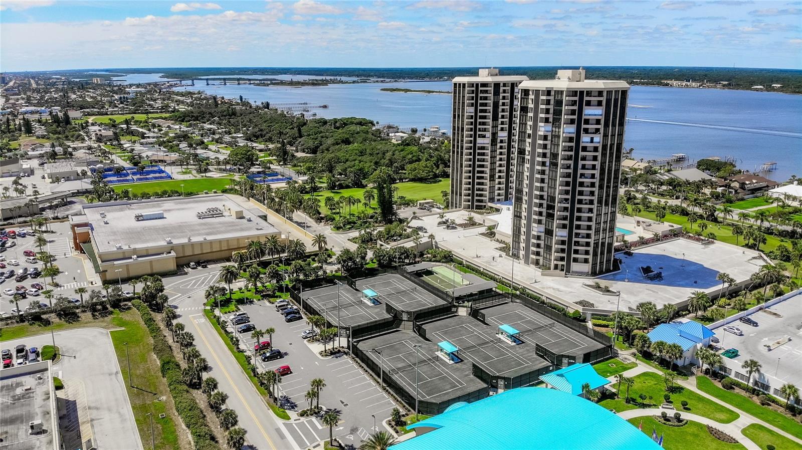 OCEANS CLOVERLEAF CONDO - Residential