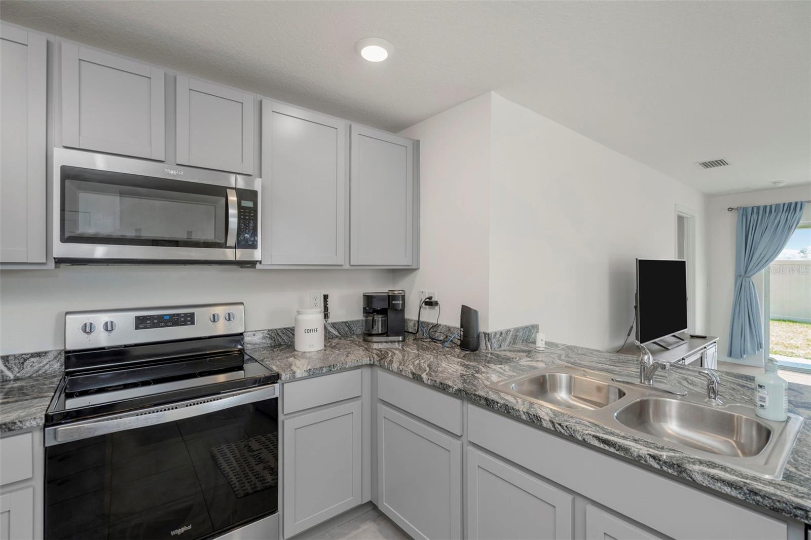 SUMMIT VIEW - Residential