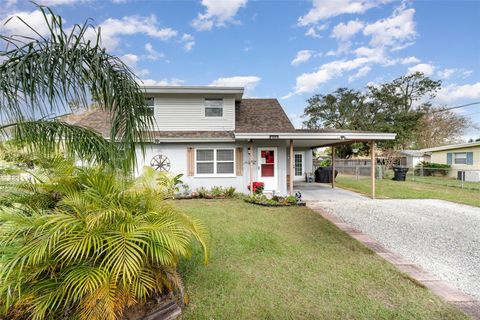 A home in LAKELAND