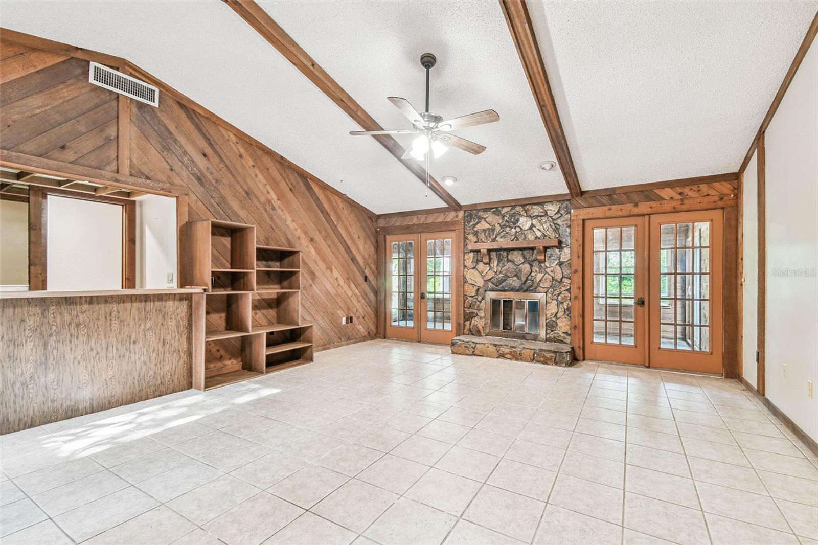 9885 LAKEVIEW DRIVE