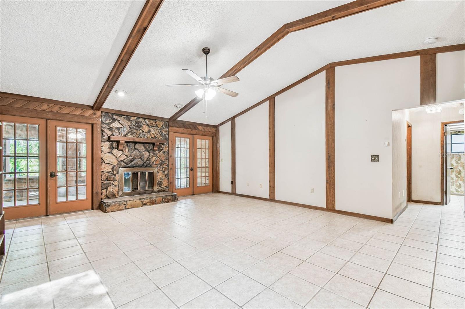 9885 LAKEVIEW DRIVE