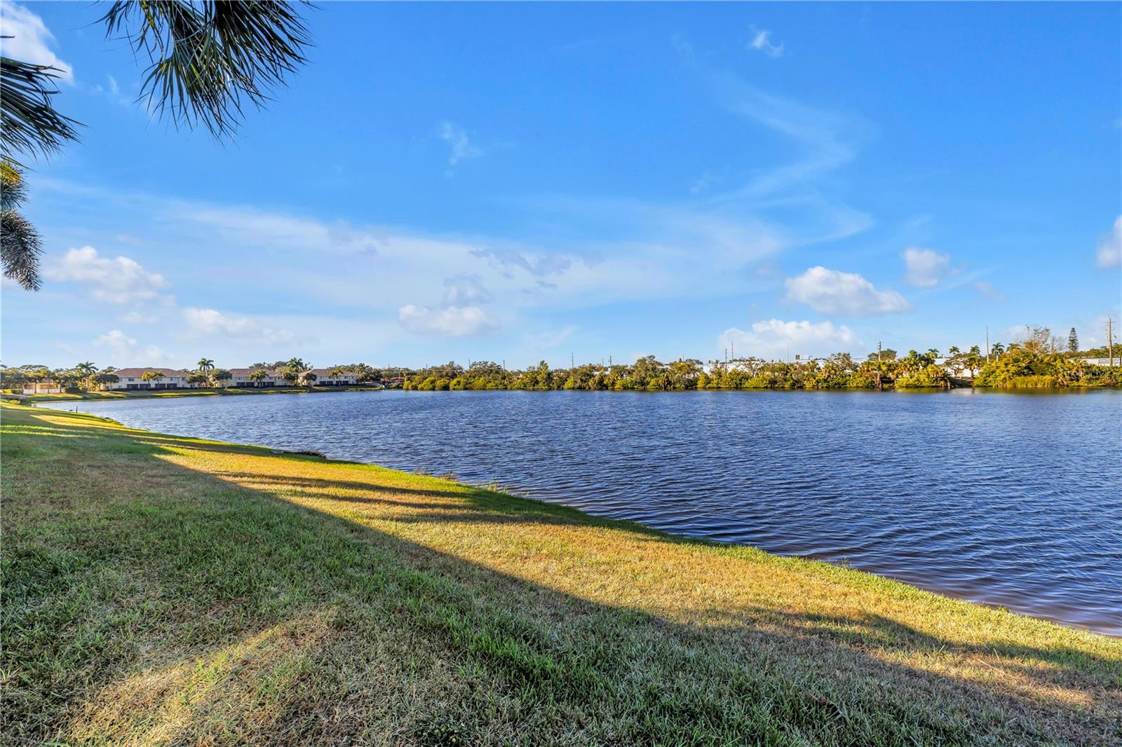LAKESIDE VILLAGE TOWNHOME - Residential