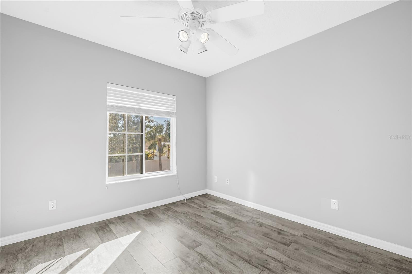 LAKESIDE VILLAGE TOWNHOME - Residential