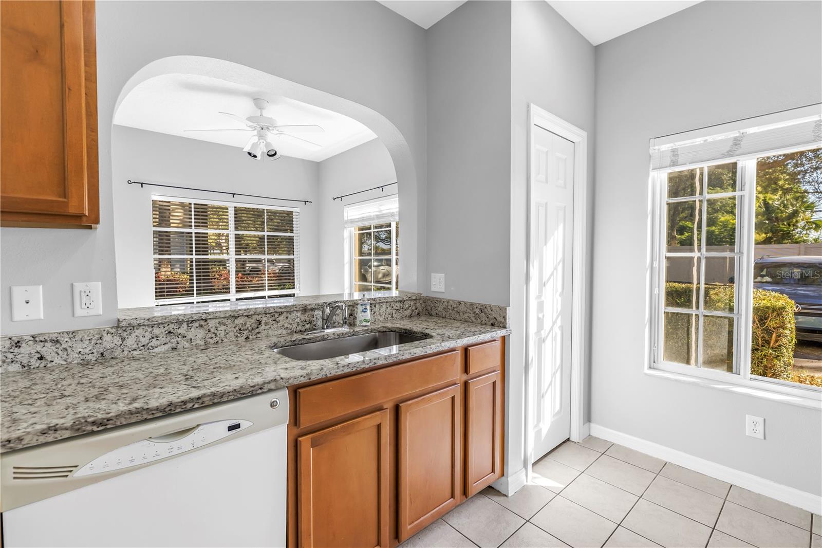 LAKESIDE VILLAGE TOWNHOME - Residential