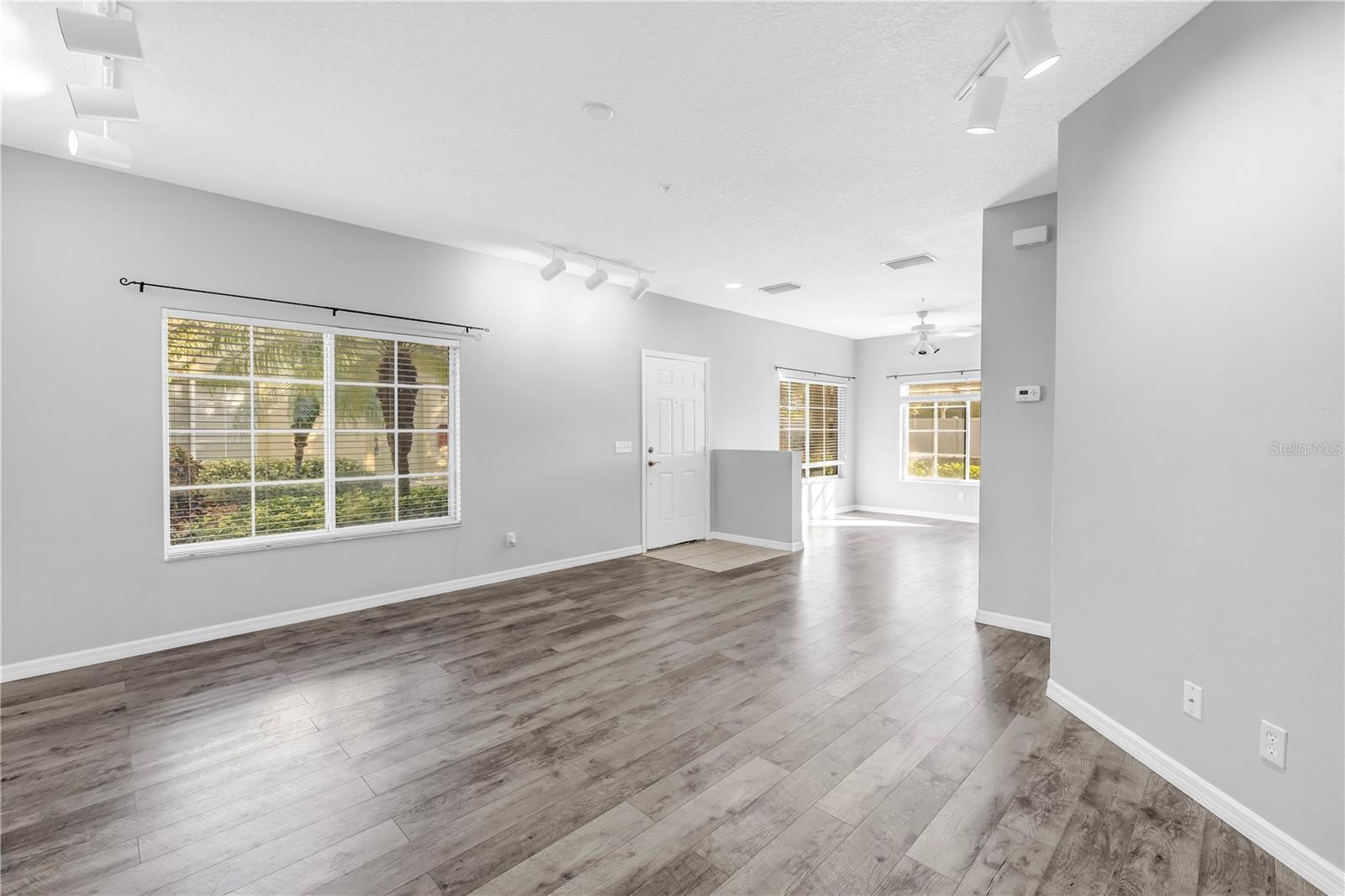 LAKESIDE VILLAGE TOWNHOME - Residential