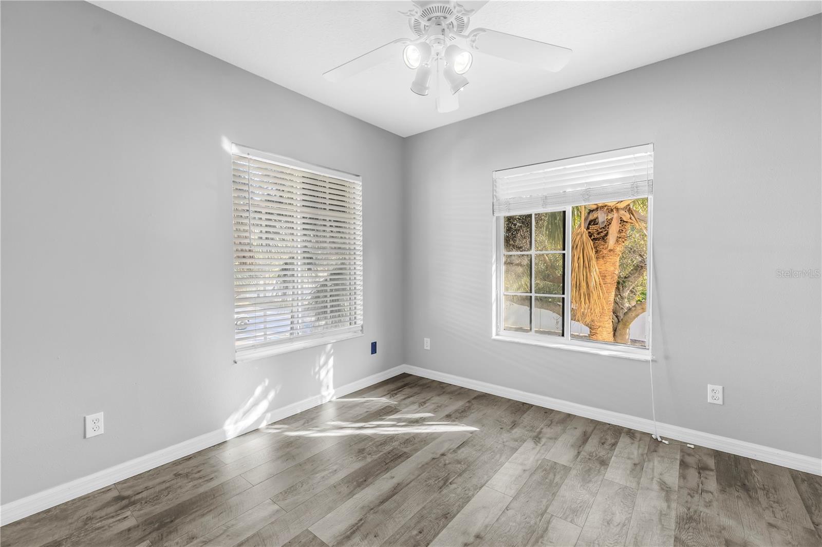 LAKESIDE VILLAGE TOWNHOME - Residential