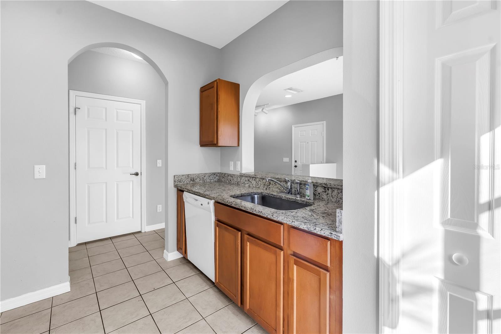 LAKESIDE VILLAGE TOWNHOME - Residential