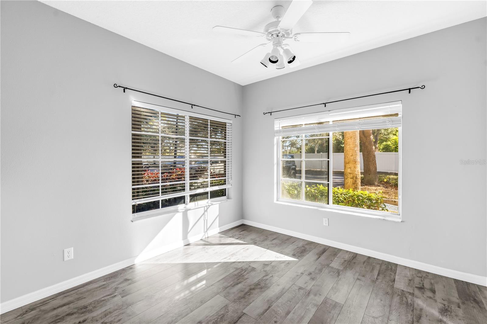 LAKESIDE VILLAGE TOWNHOME - Residential