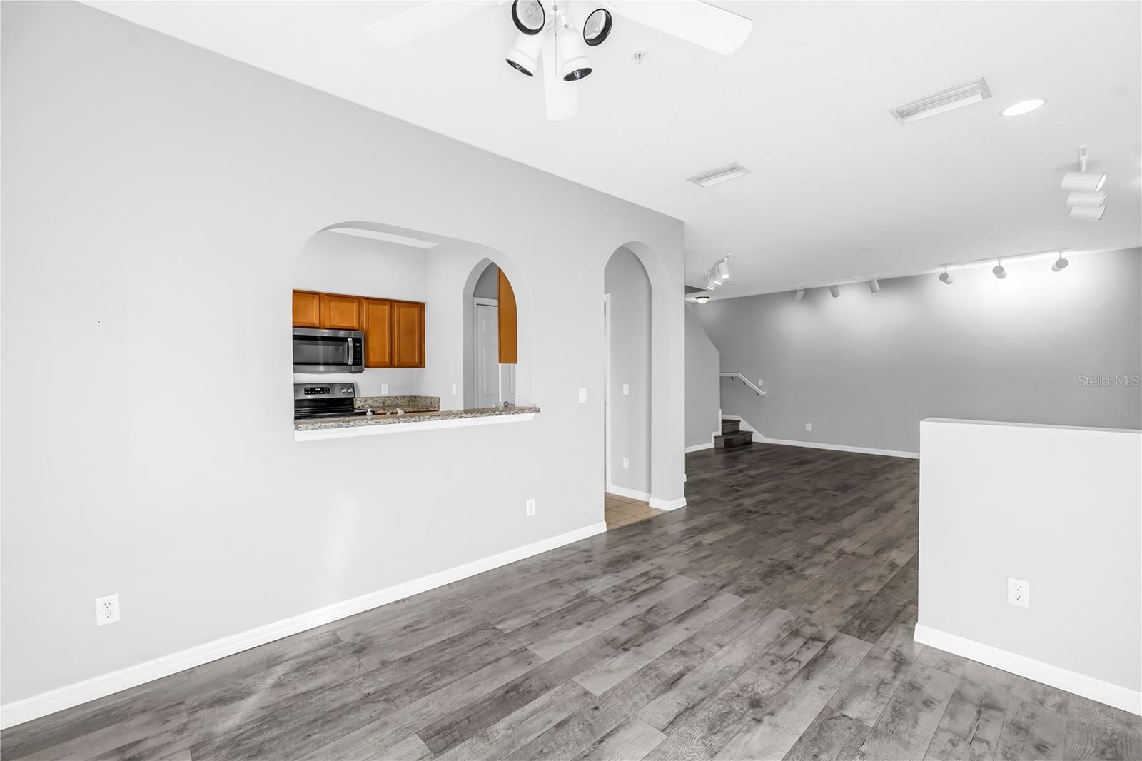 LAKESIDE VILLAGE TOWNHOME - Residential