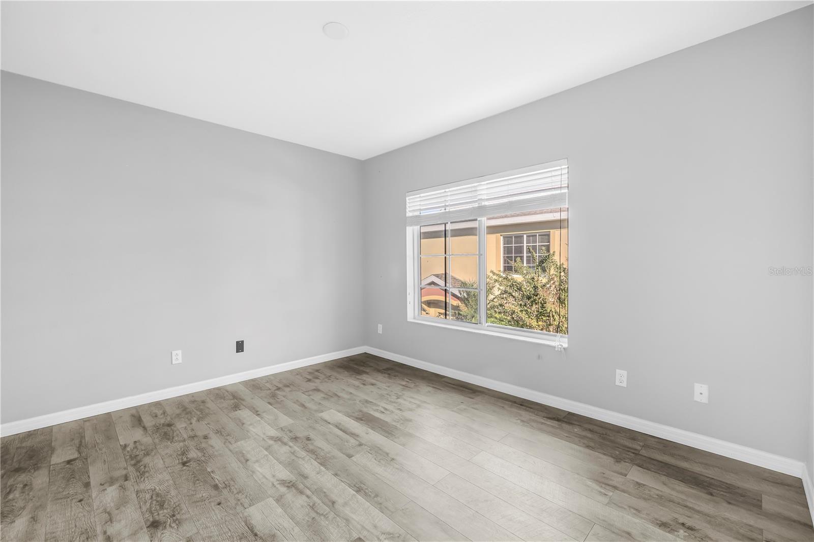 LAKESIDE VILLAGE TOWNHOME - Residential