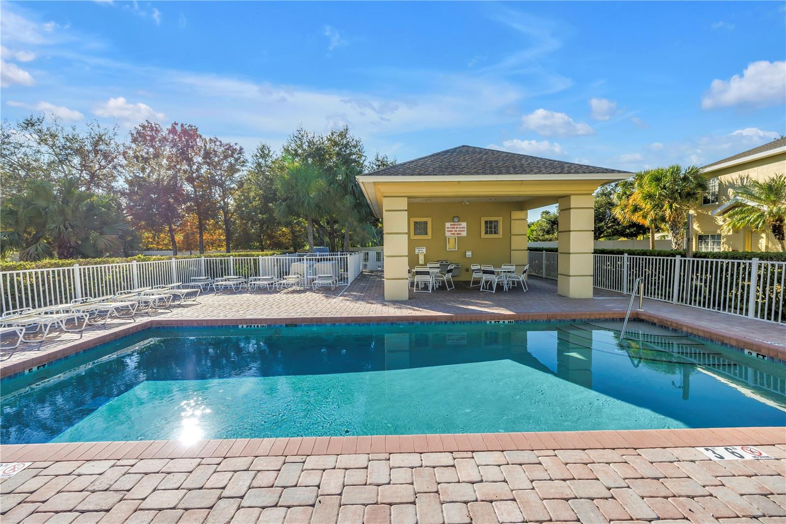 LAKESIDE VILLAGE TOWNHOME - Residential