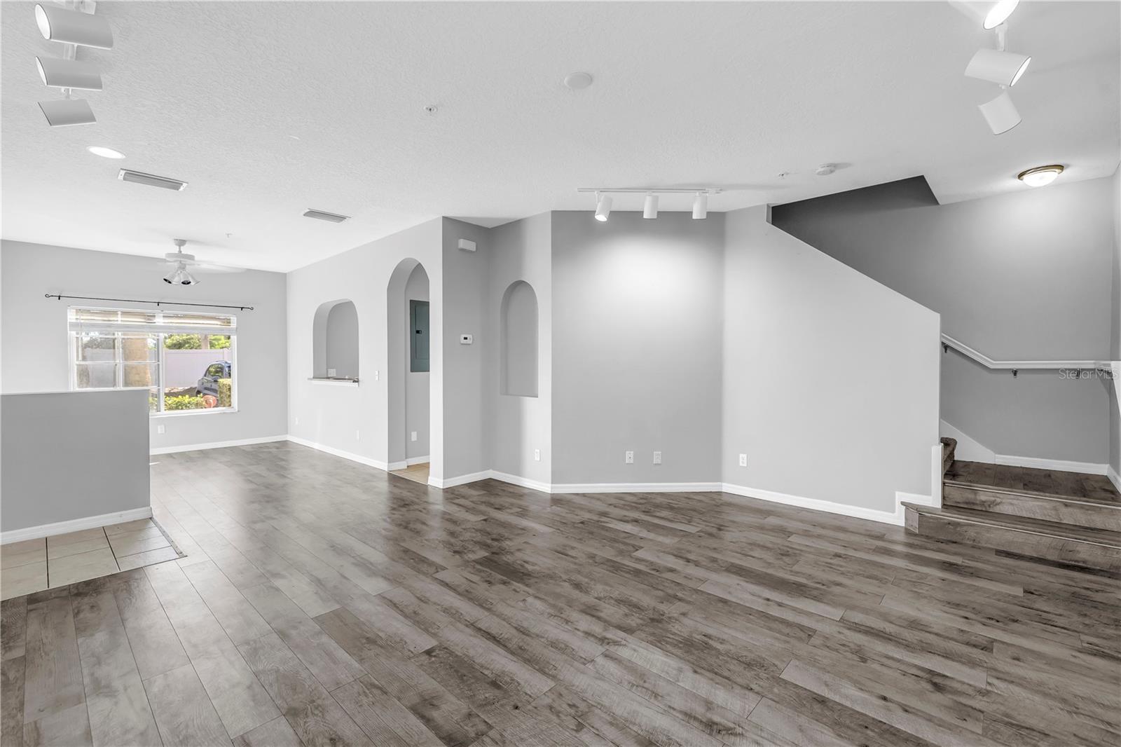 LAKESIDE VILLAGE TOWNHOME - Residential