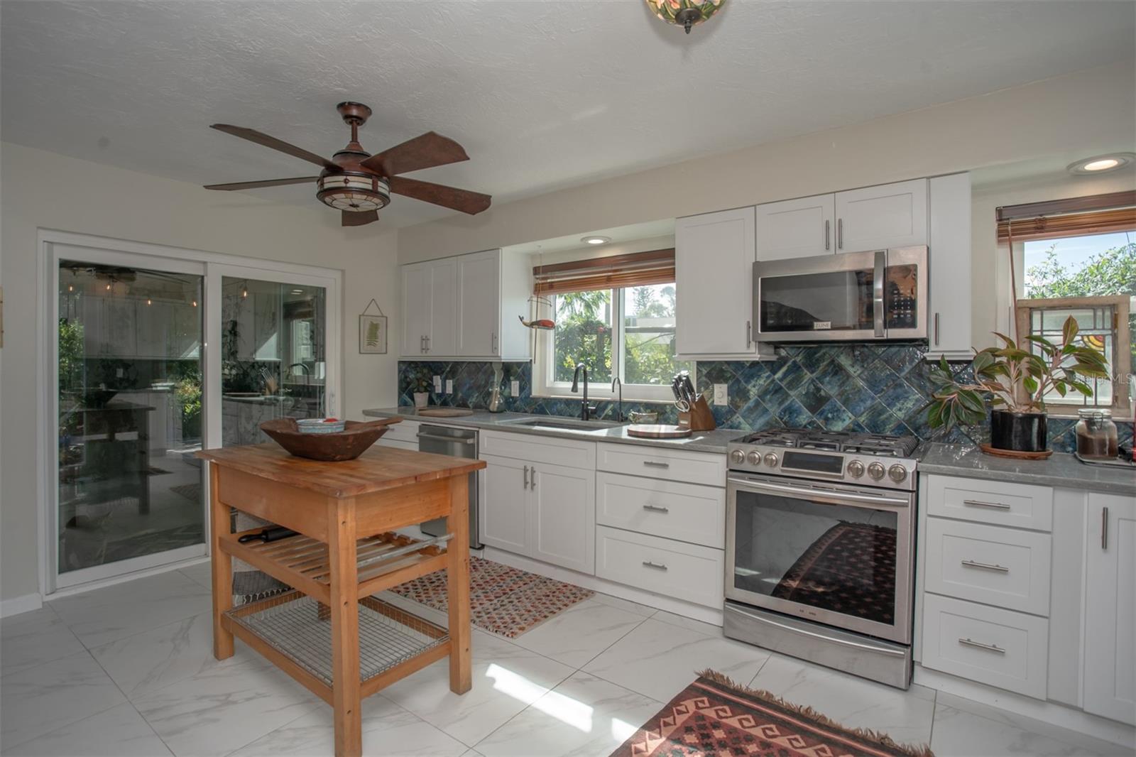 SOUTH VENICE - Residential