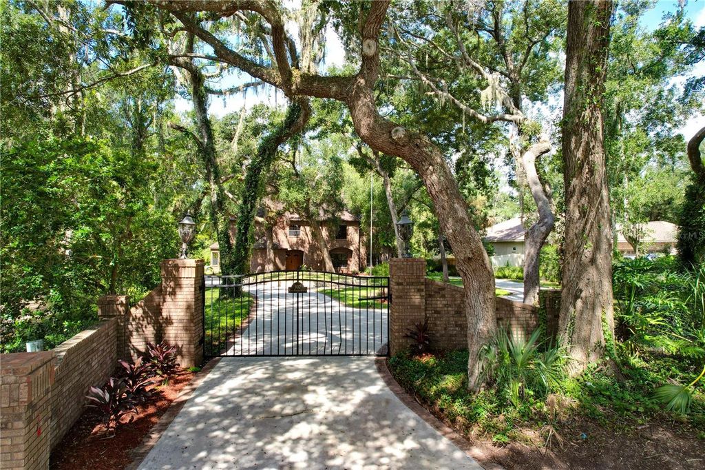 Photo of 902 River Rapids Avenue, Brandon, FL 33511 (MLS # TB8421747)