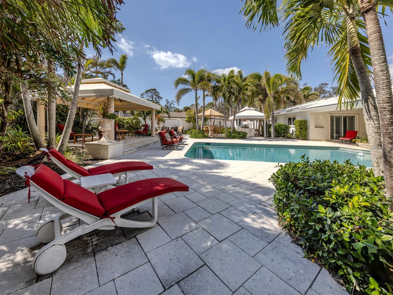 701 LAGUNA DRIVE