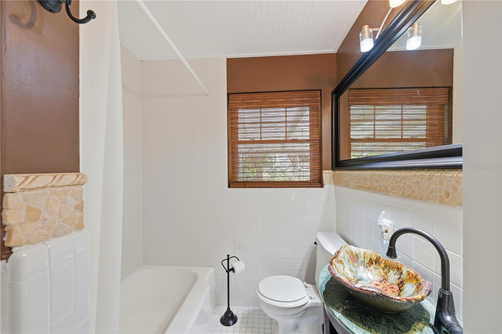 MORELAND HILLS - Residential