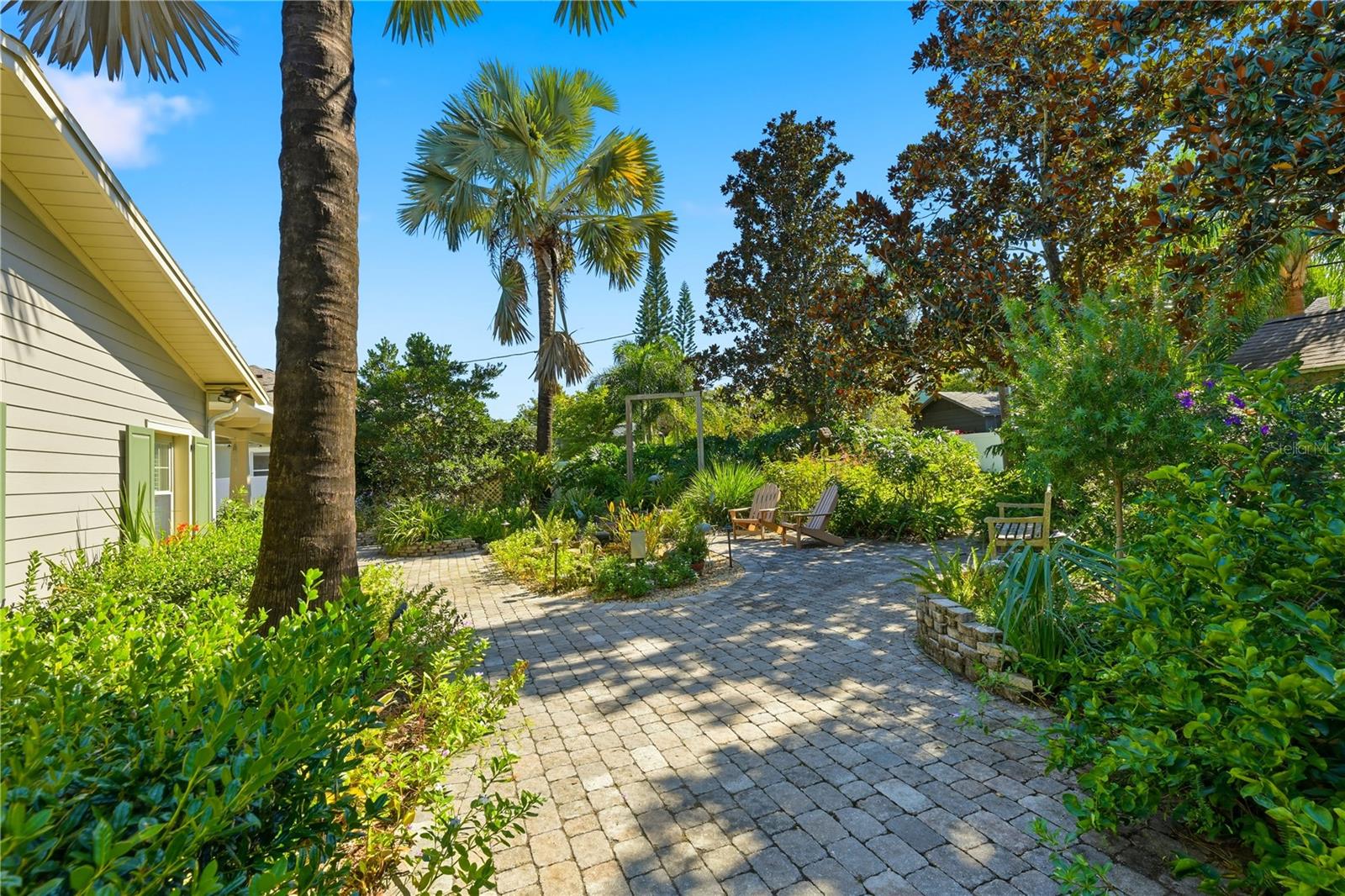 MORELAND HILLS - Residential