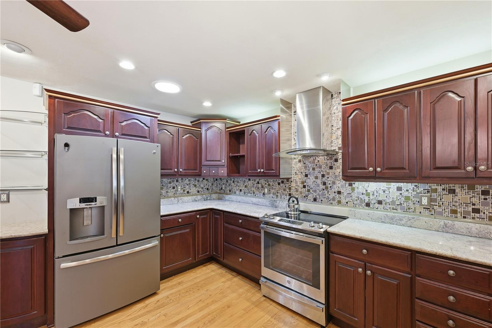 MORELAND HILLS - Residential