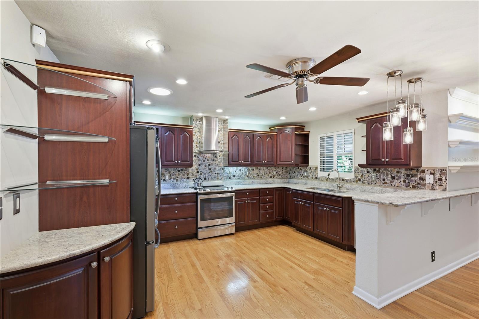 MORELAND HILLS - Residential