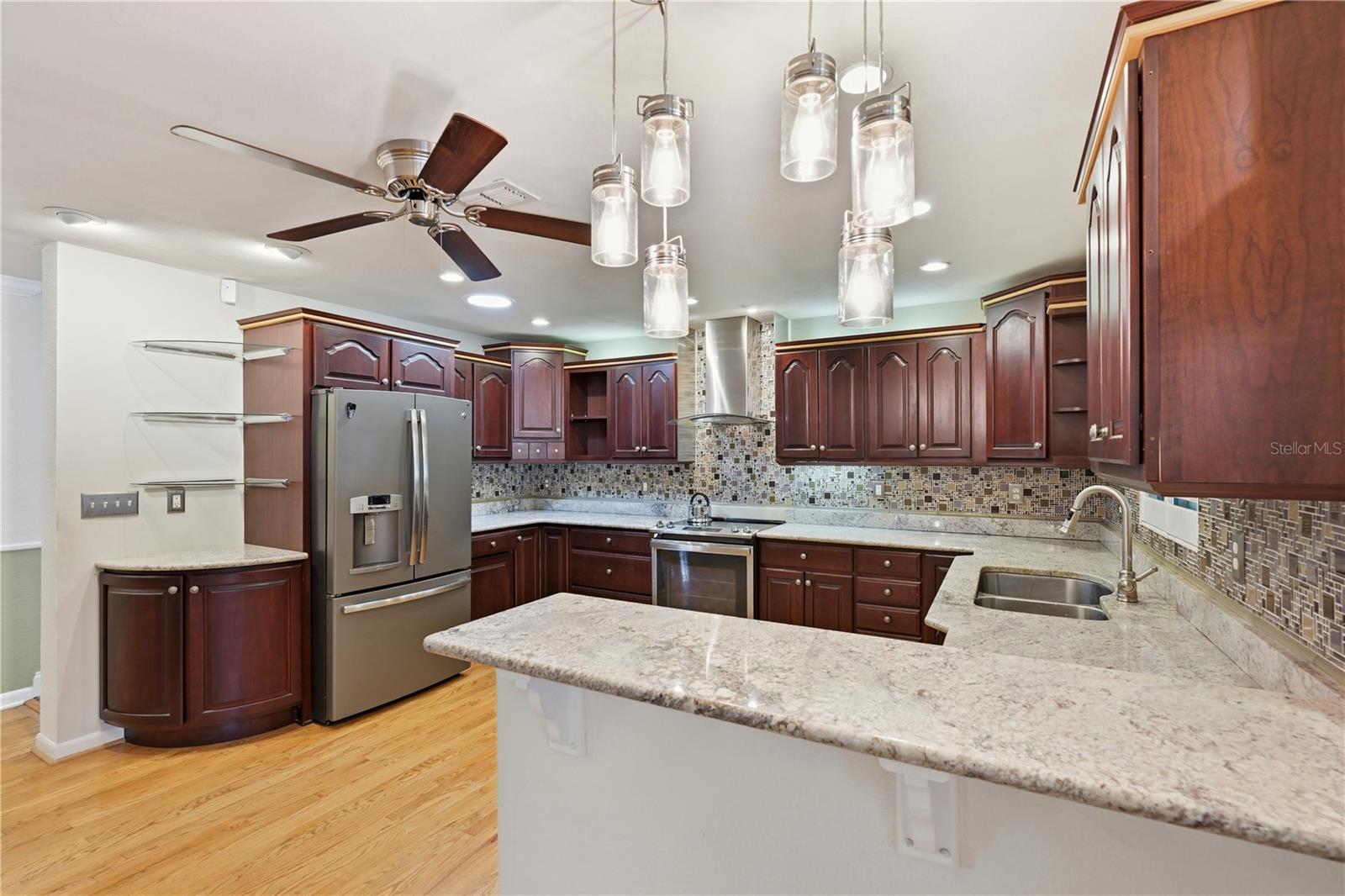 MORELAND HILLS - Residential