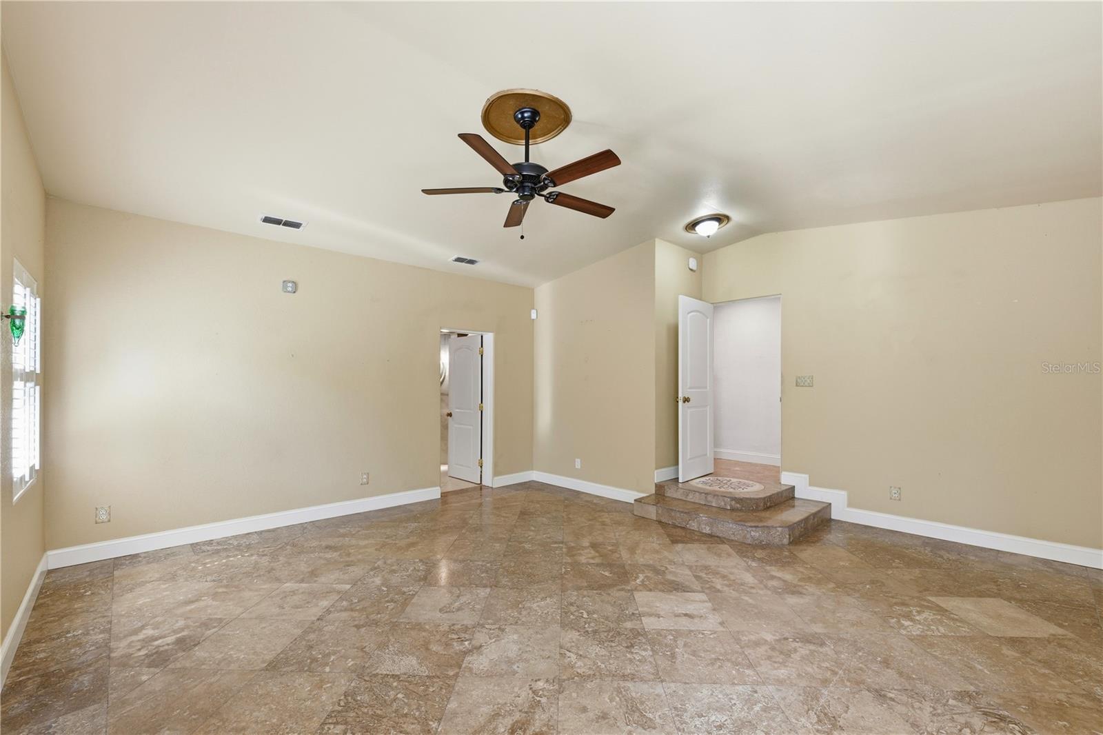 MORELAND HILLS - Residential