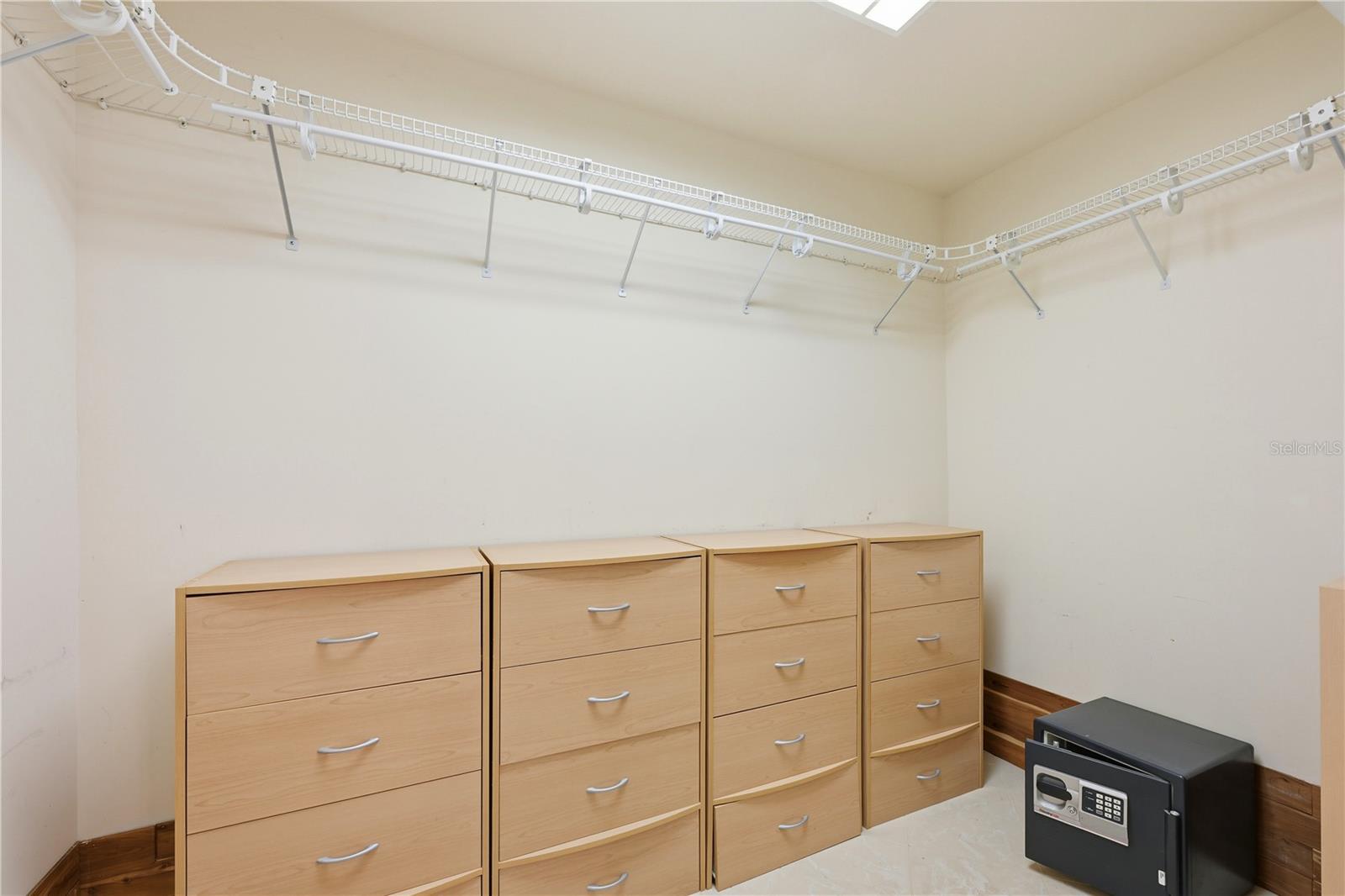 MORELAND HILLS - Residential