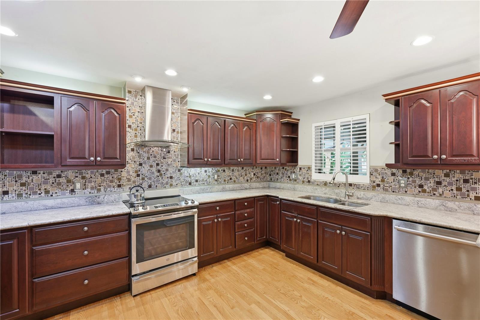 MORELAND HILLS - Residential