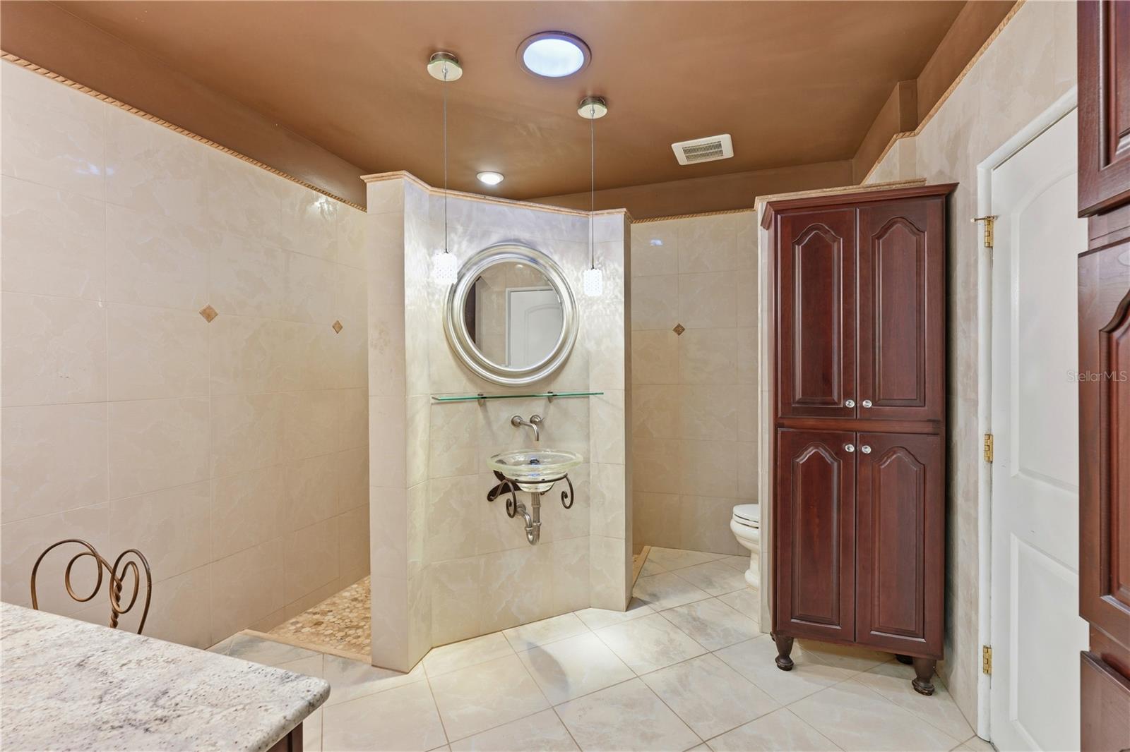 MORELAND HILLS - Residential