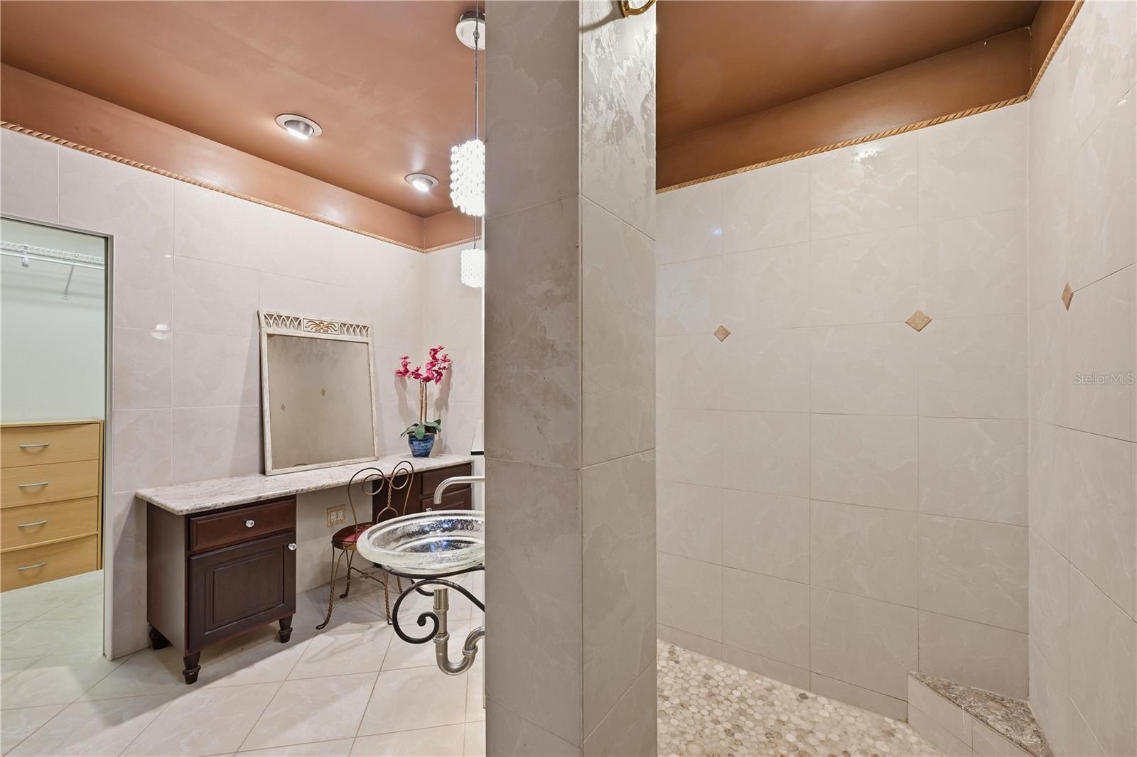 MORELAND HILLS - Residential