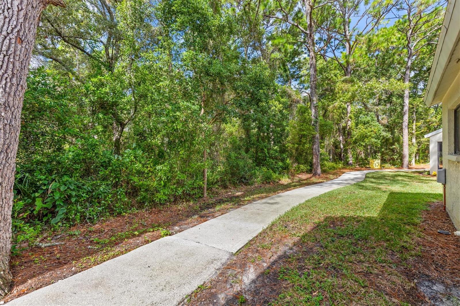 8015 PICKETTS COURT