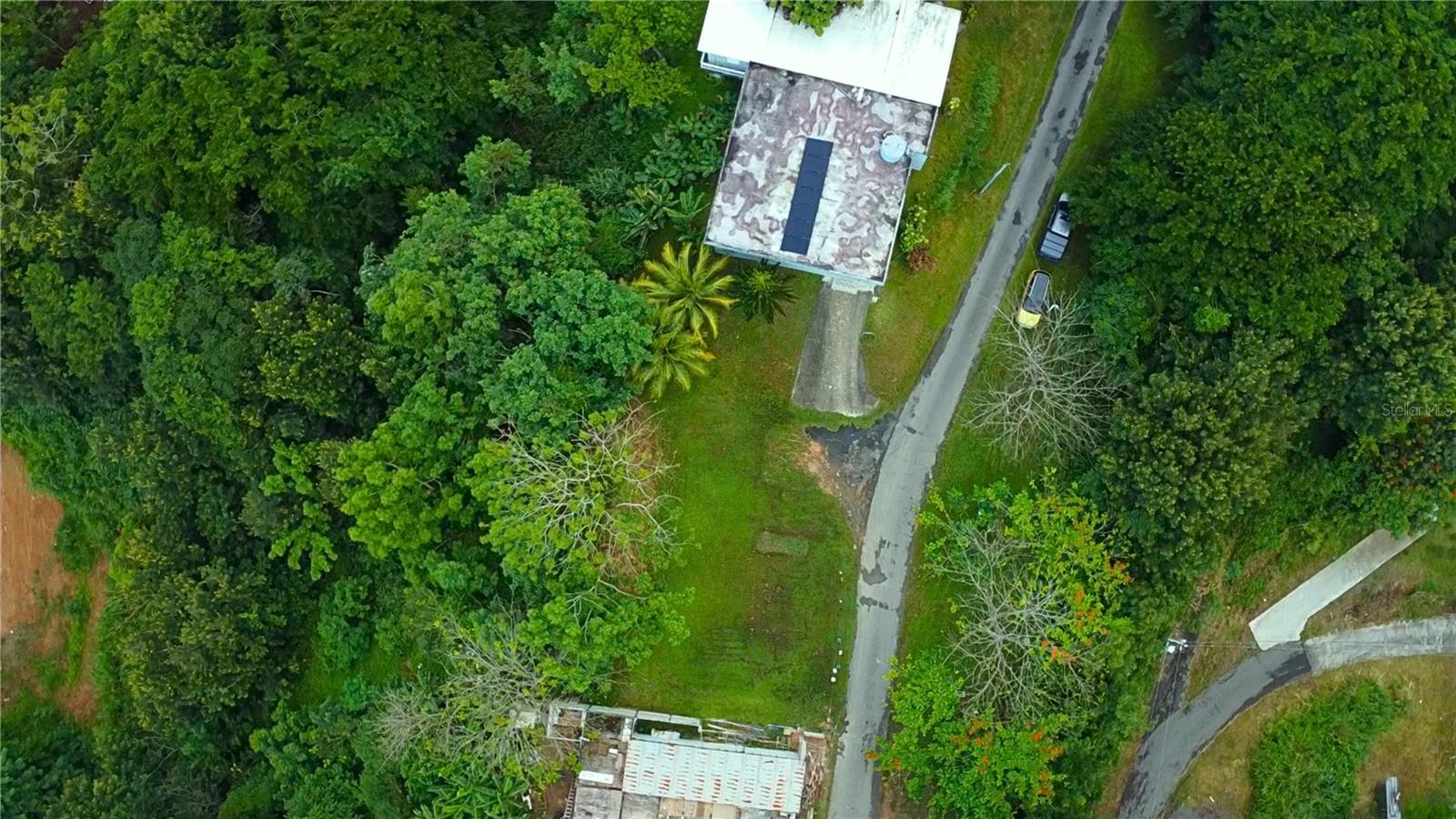 Exceptional investment opportunity in one of the most accessible and in-demand areas of the metropolitan region. This flat, elevated lot of approximately 2,000 square meters is strategically located with immediate access to PR-181, offering direct connectivity to San Juan, Carolina, and Caguas.
Just 15 minutes from Luis Muñoz MarÃn International Airport, and close to major shopping centers, hospitals, schools, and essential services, this property combines convenience with privacy and tranquility. Its elevated position provides stunning panoramic views, making it ideal for high-quality residential or low-density multifamily development.
Zoned SU (Subject to Residential Use), the property allows for flexible development options, including:
Single-family or two-family homes
Low-density multifamily housing
Light commercial use integrated with the neighborhood
Community, educational, or health-related services
With favorable topography, established segregation, and a prime location, this property represents a solid opportunity for developers, investors, or buyers seeking a high-potential site in a steadily growing area.
Contact us today for more information or to schedule a private showing.