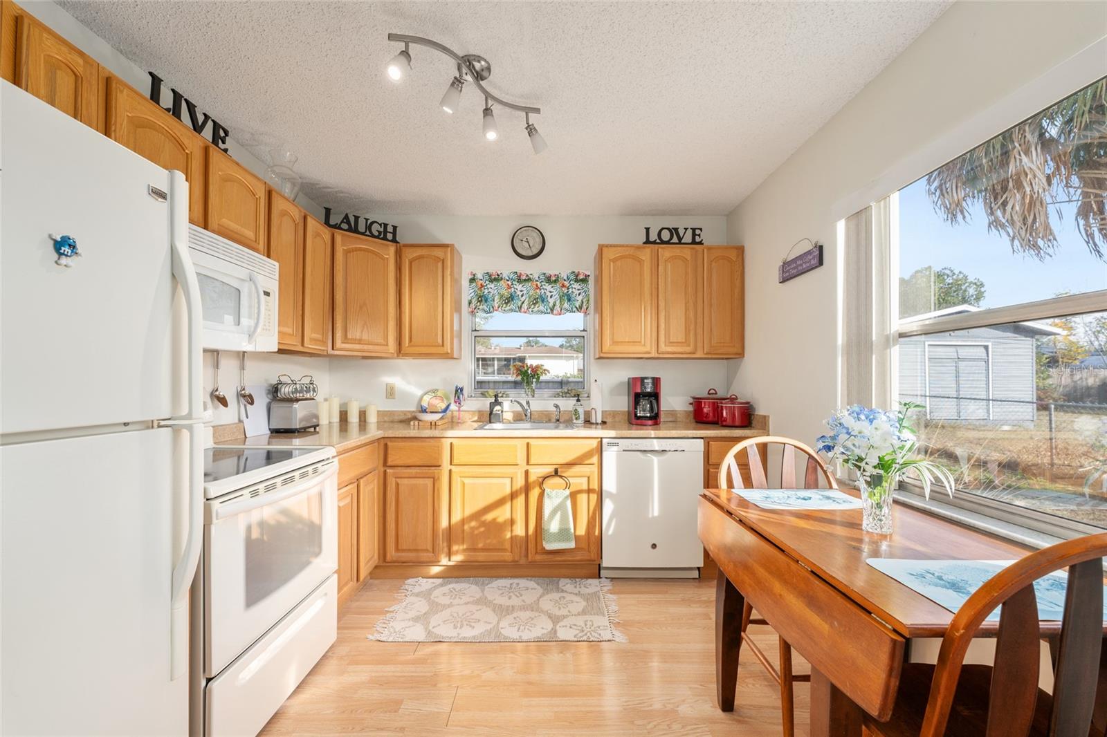 RAINBOW LAKES ESTATE - Residential