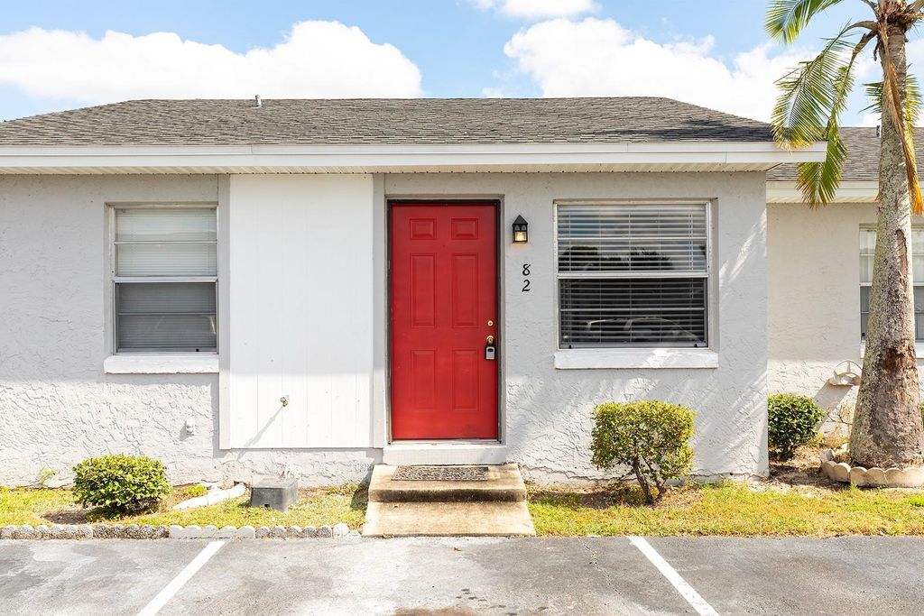 Photo of 82 Lake Villa Way, Kissimmee, FL 34743 (MLS # O6354154)