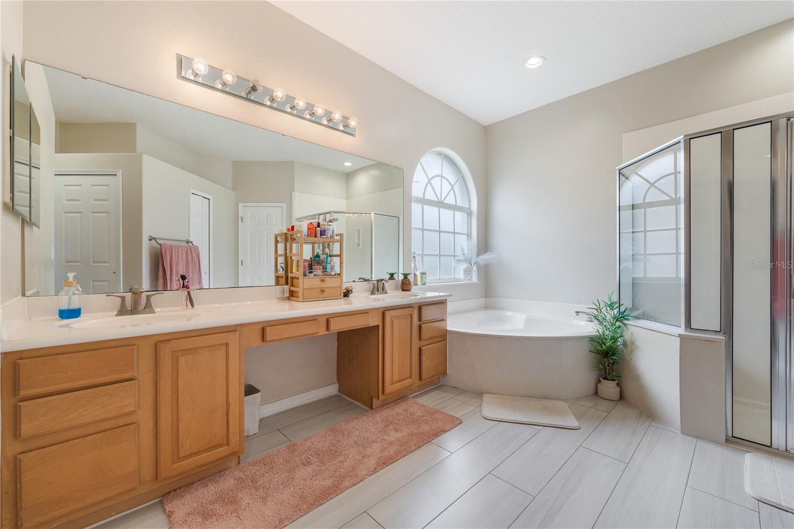 THE OAKS - Residential