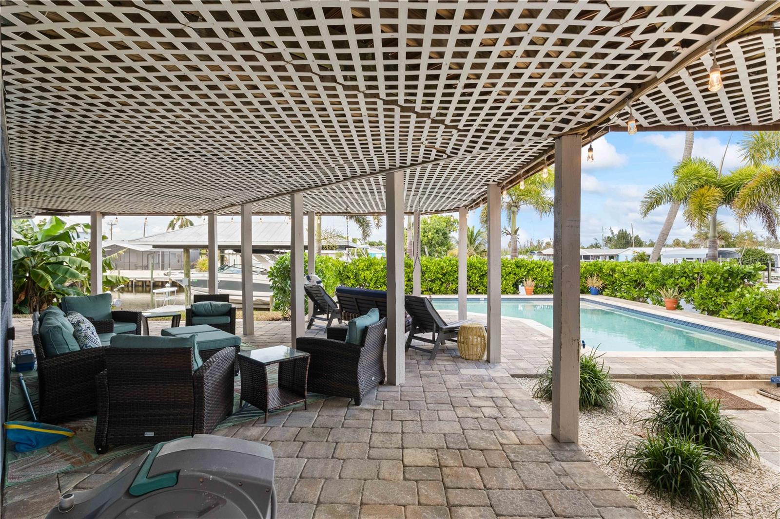 BAYVIEW ACRES BLK B PB 11 PG 101 LOT 9 - Residential