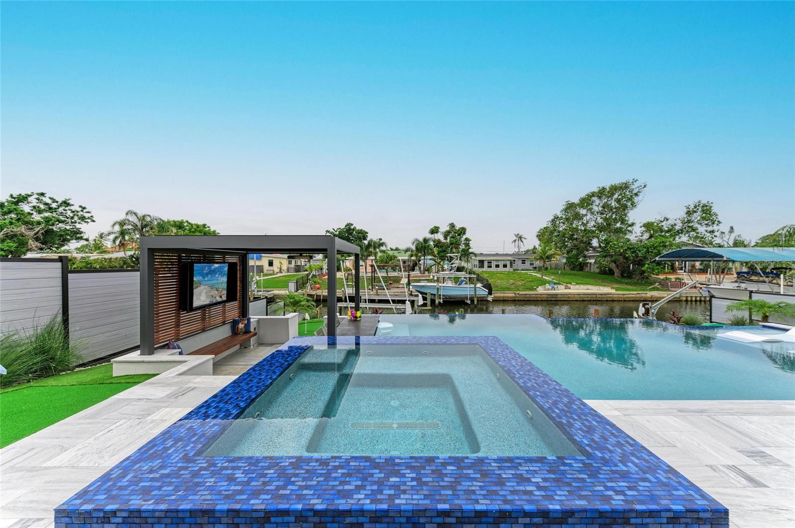 310 BRYN MAWR ISLAND