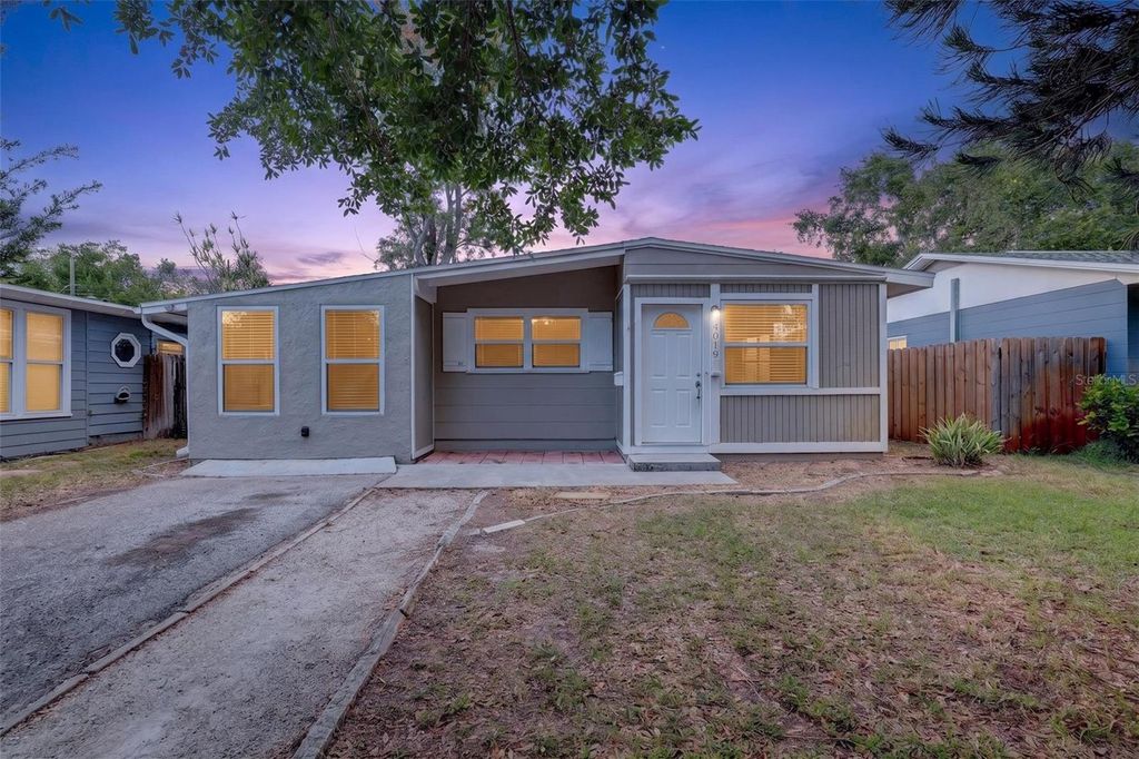 Photo of 4019 7th Avenue N, St Petersburg, FL 33713 (MLS # A4690880)