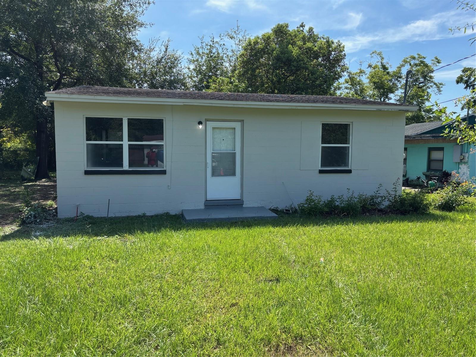PROPERTY JUST FINISHED WITH RENOVATIONS. LOCATED IN THE WASHINGTON SHORES AREA. HOUSE IS A 2BEDROOM/1 BATHROOM WITH 720 SQFT. NEW PAINT, FLOORING, KITCHEN, BATHROOM, FIXTURES, AND MUCH MORE. CALL WITH ANY QUESTIONS.