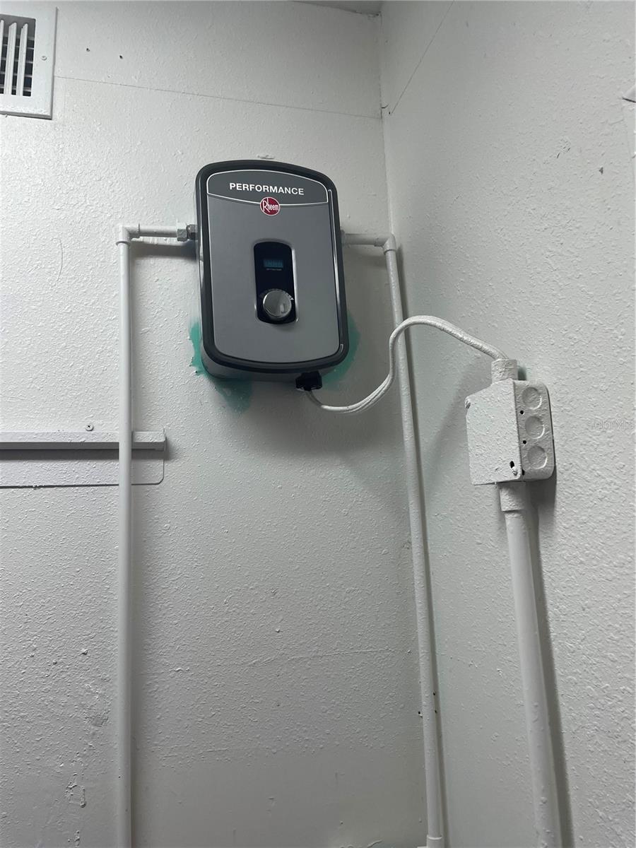 SUNSENT BEACH - Commercial Sale