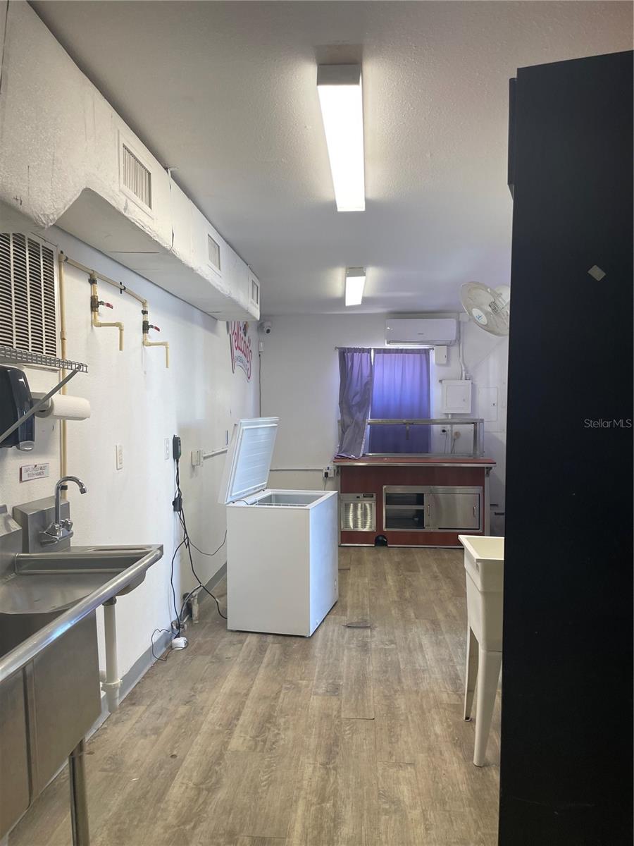 SUNSENT BEACH - Commercial Sale