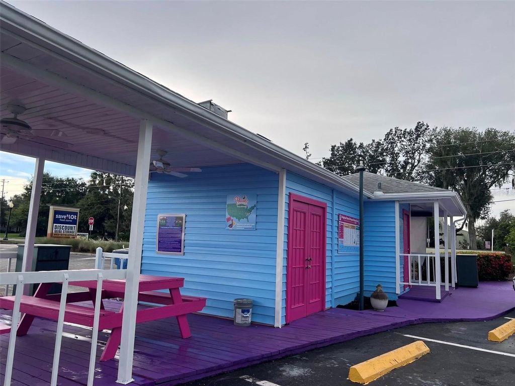 Photo of 1568 Lakeview Drive, Sebring, FL 33870 (MLS # TB8475104)