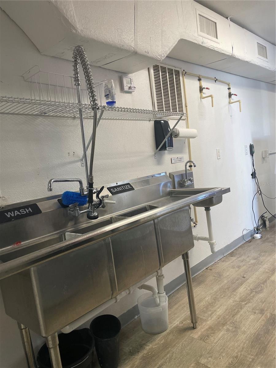 SUNSENT BEACH - Commercial Sale