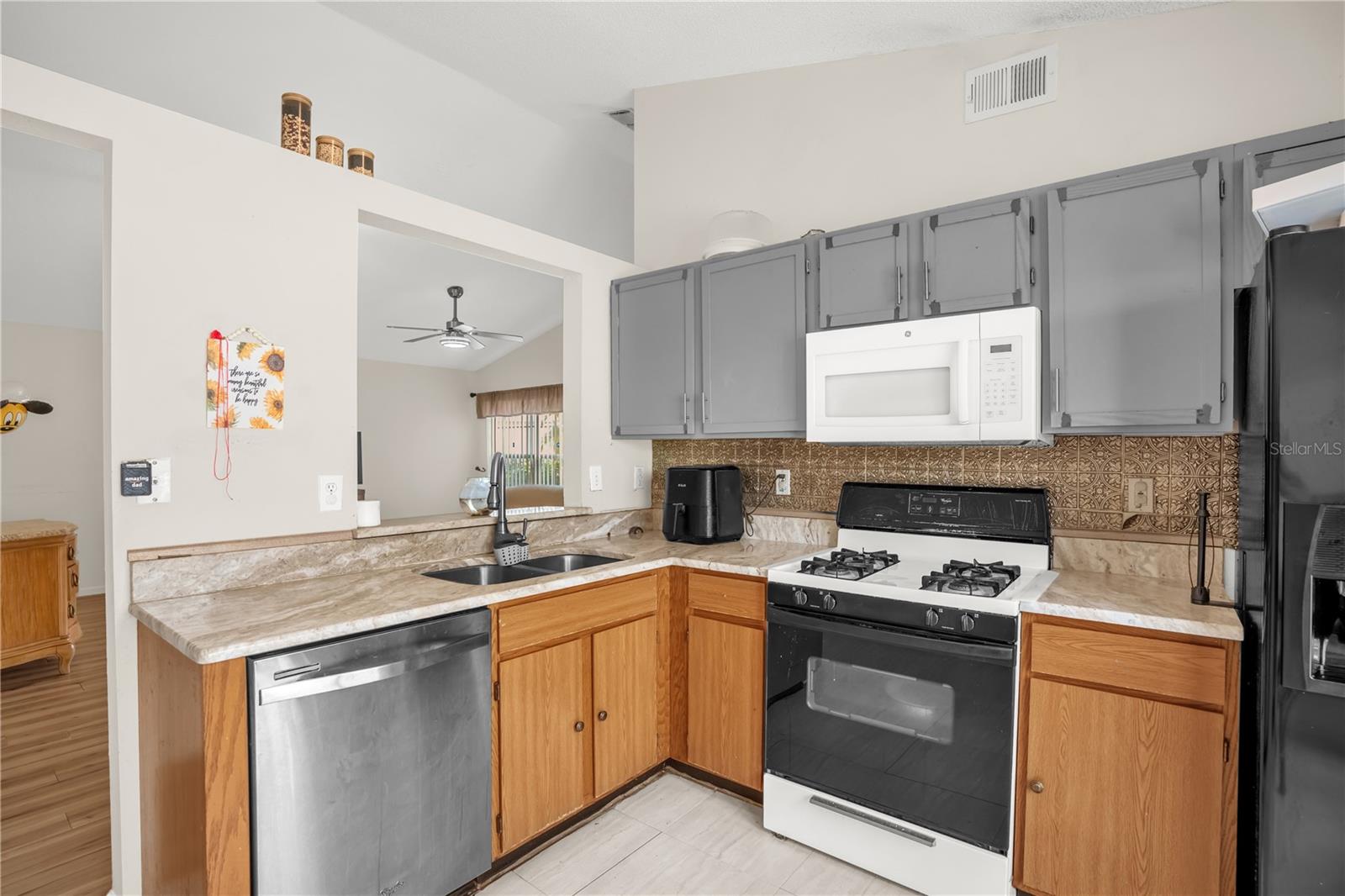 ROYAL RIDGE PH ONE ADD - Residential