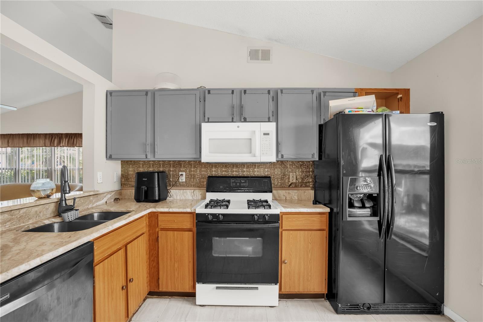 ROYAL RIDGE PH ONE ADD - Residential