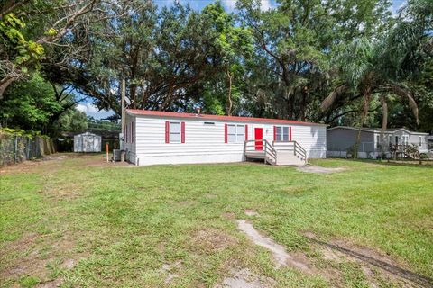 A home in WINTER HAVEN