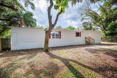 A home in WINTER HAVEN