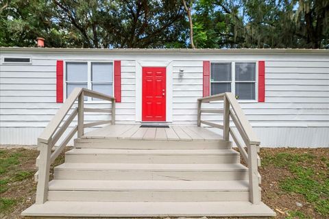 A home in WINTER HAVEN