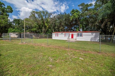 A home in WINTER HAVEN